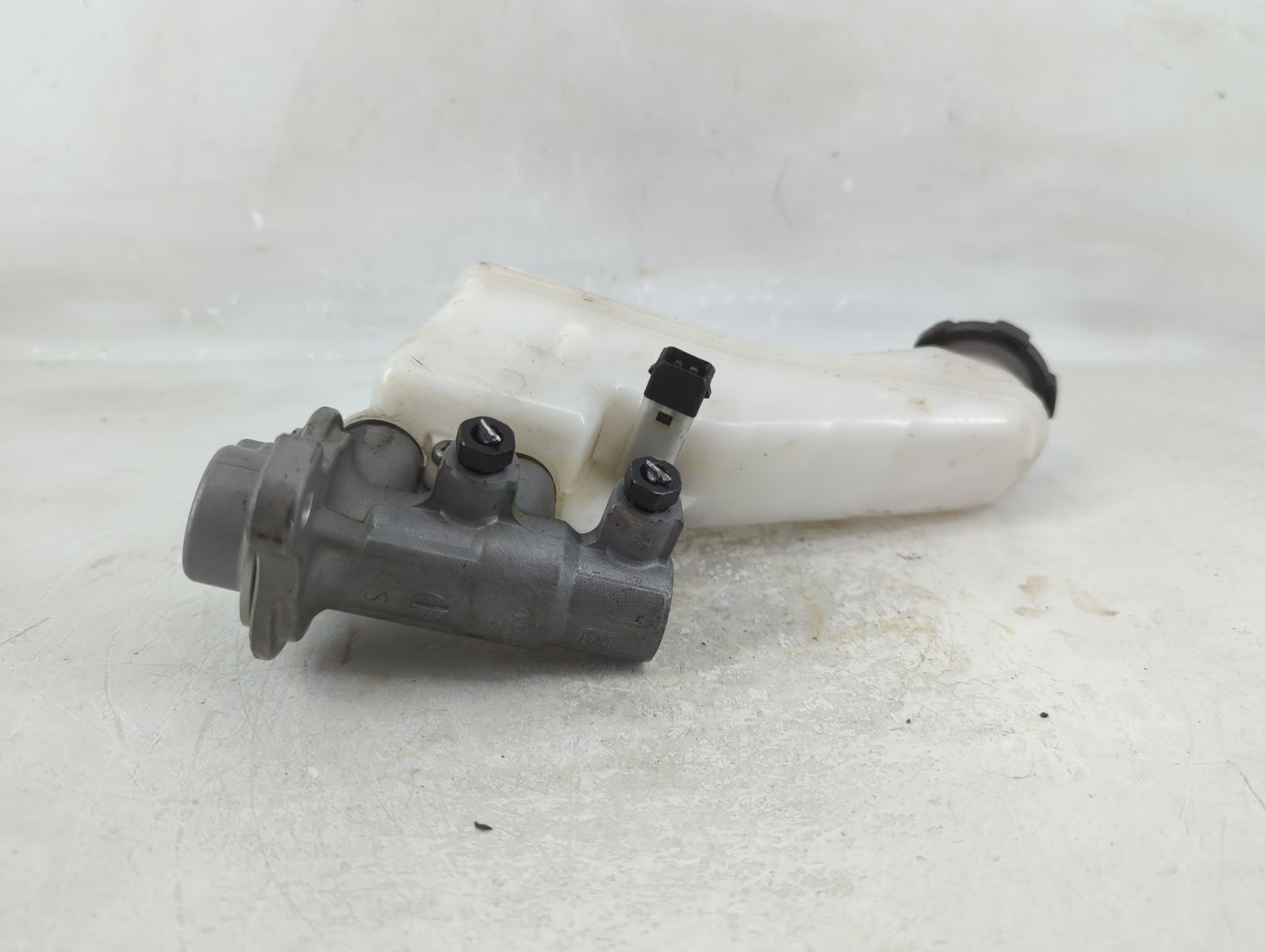 Dodge Caravan Brake Master Cylinder 1208631 - Oemusedautoparts1.com