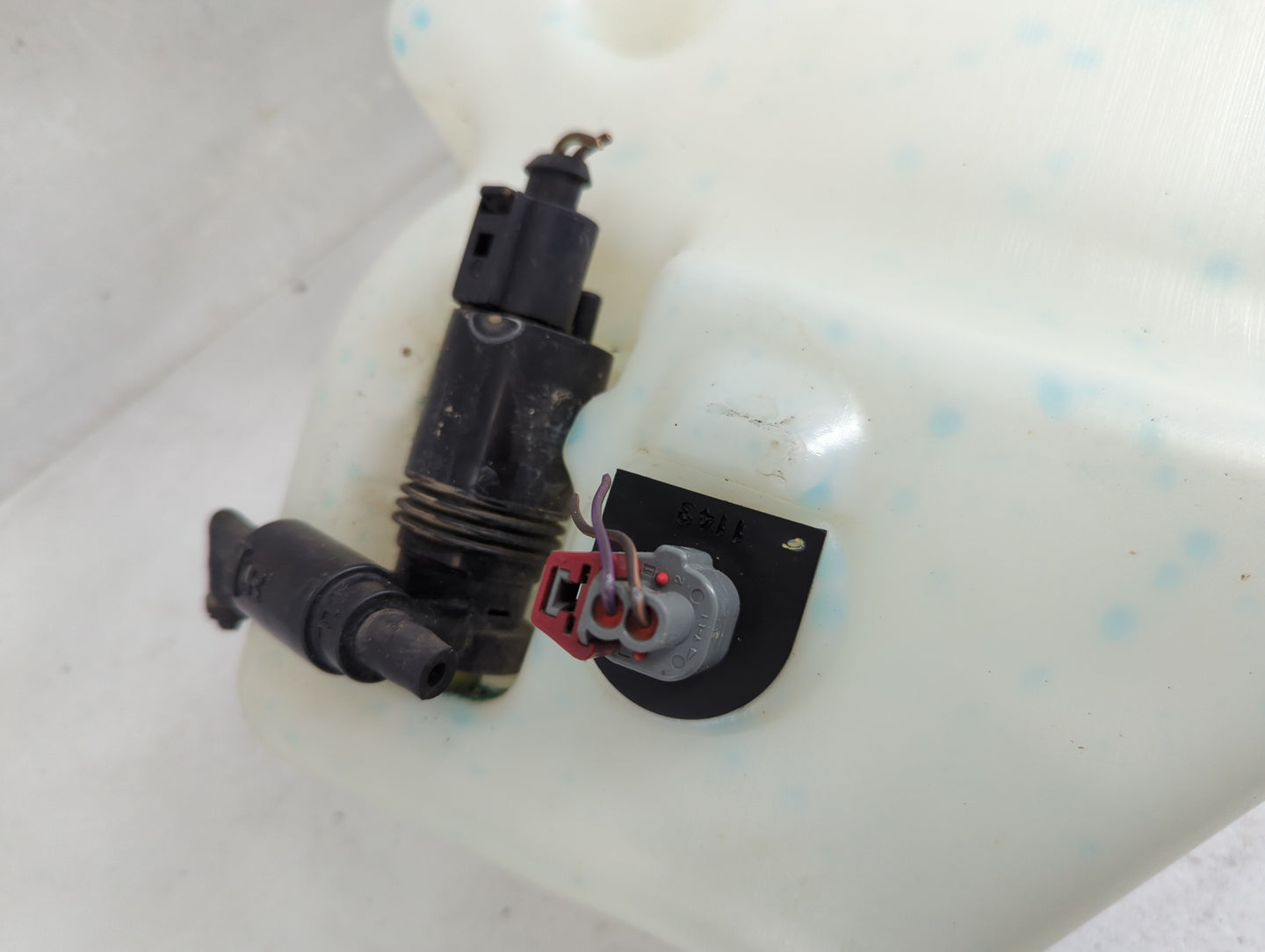 Dodge Caravan Windshield Washer Fluid Reservoir Bottle Oem - Oemusedautoparts1.com