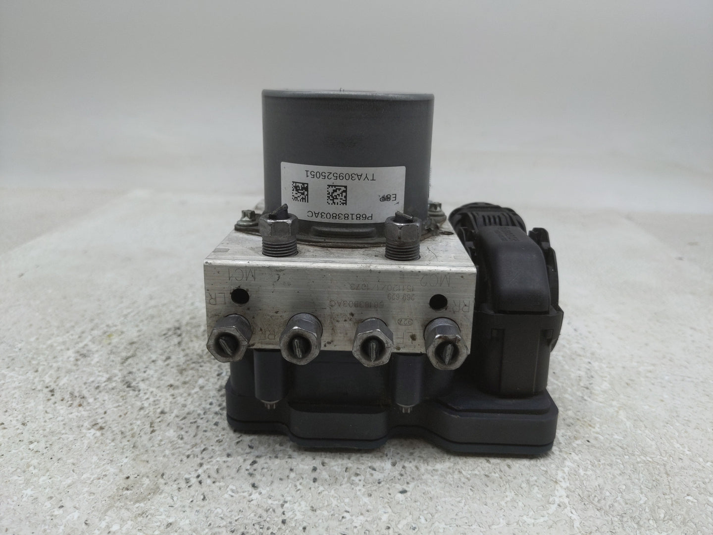 2016 Dodge Caravan ABS Pump Control Module Replacement P/N:68183803AC Fits Fits 2015 2017 2018 2019 2020 OEM Used Auto Parts
