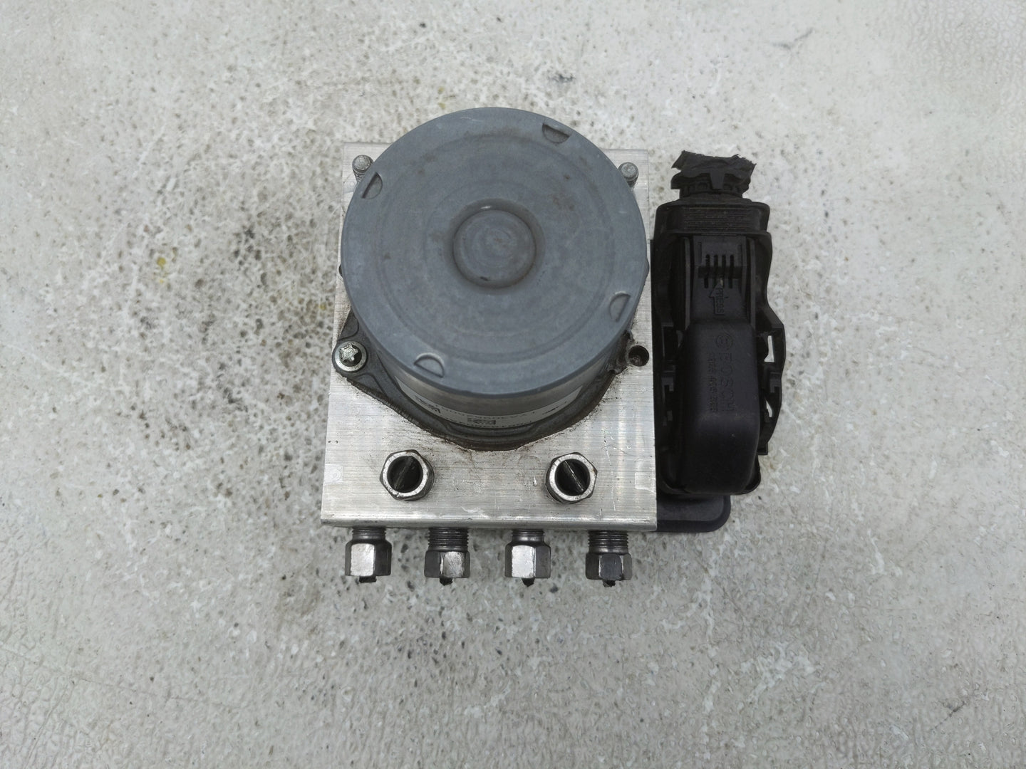 2016 Dodge Caravan ABS Pump Control Module Replacement P/N:68183803AC Fits Fits 2015 2017 2018 2019 2020 OEM Used Auto Parts