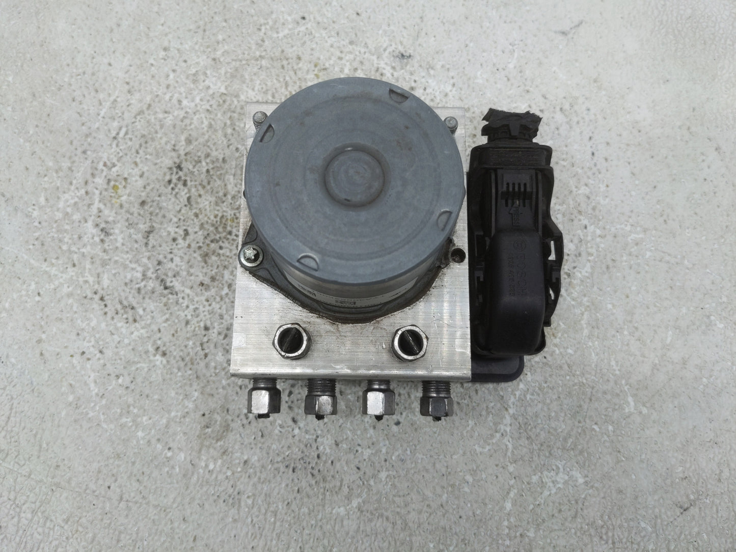 2016 Dodge Caravan ABS Pump Control Module Replacement P/N:68183803AC Fits Fits 2015 2017 2018 2019 2020 OEM Used Auto Parts