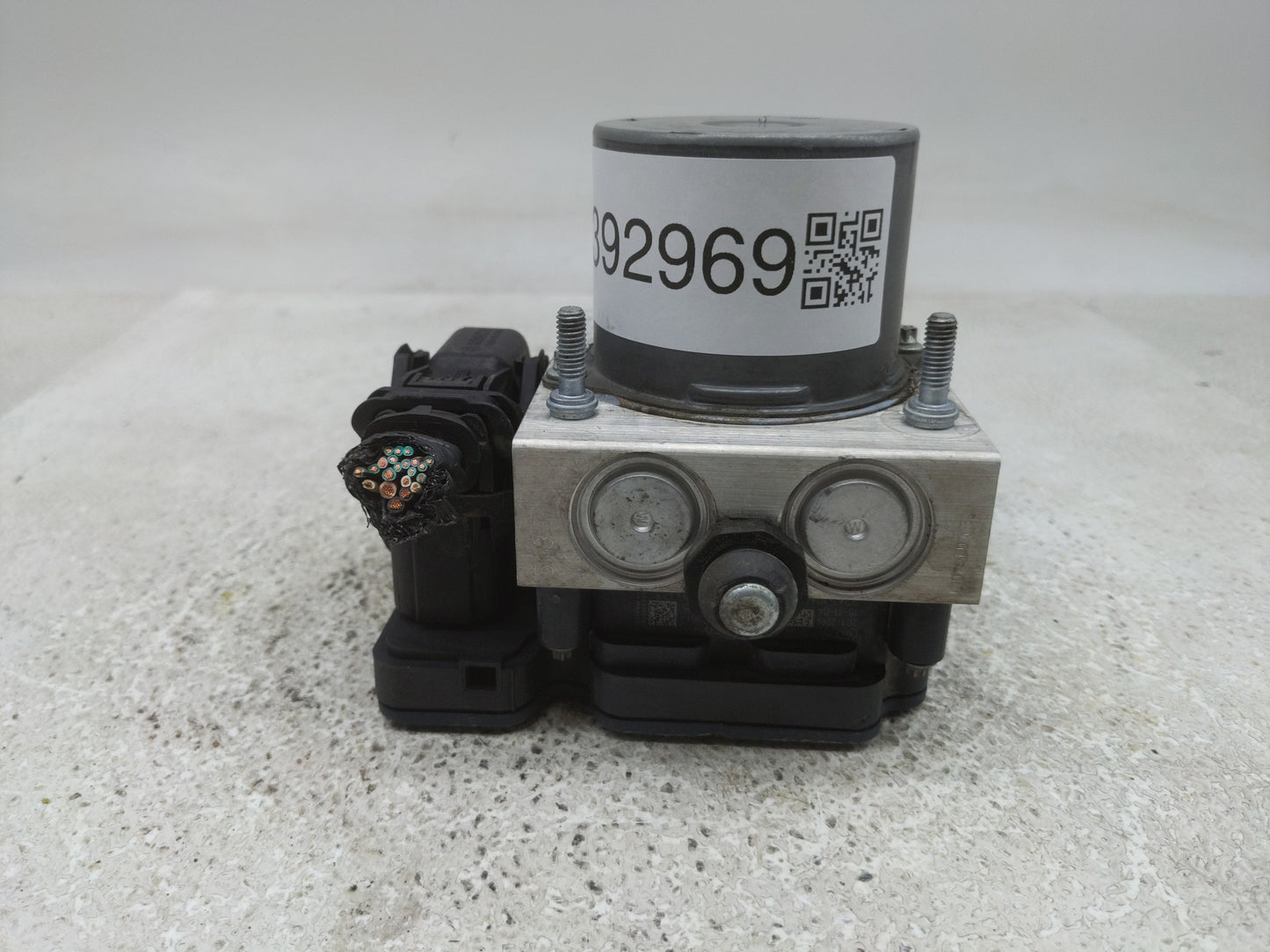 2016 Dodge Caravan ABS Pump Control Module Replacement P/N:68183803AC Fits Fits 2015 2017 2018 2019 2020 OEM Used Auto Parts