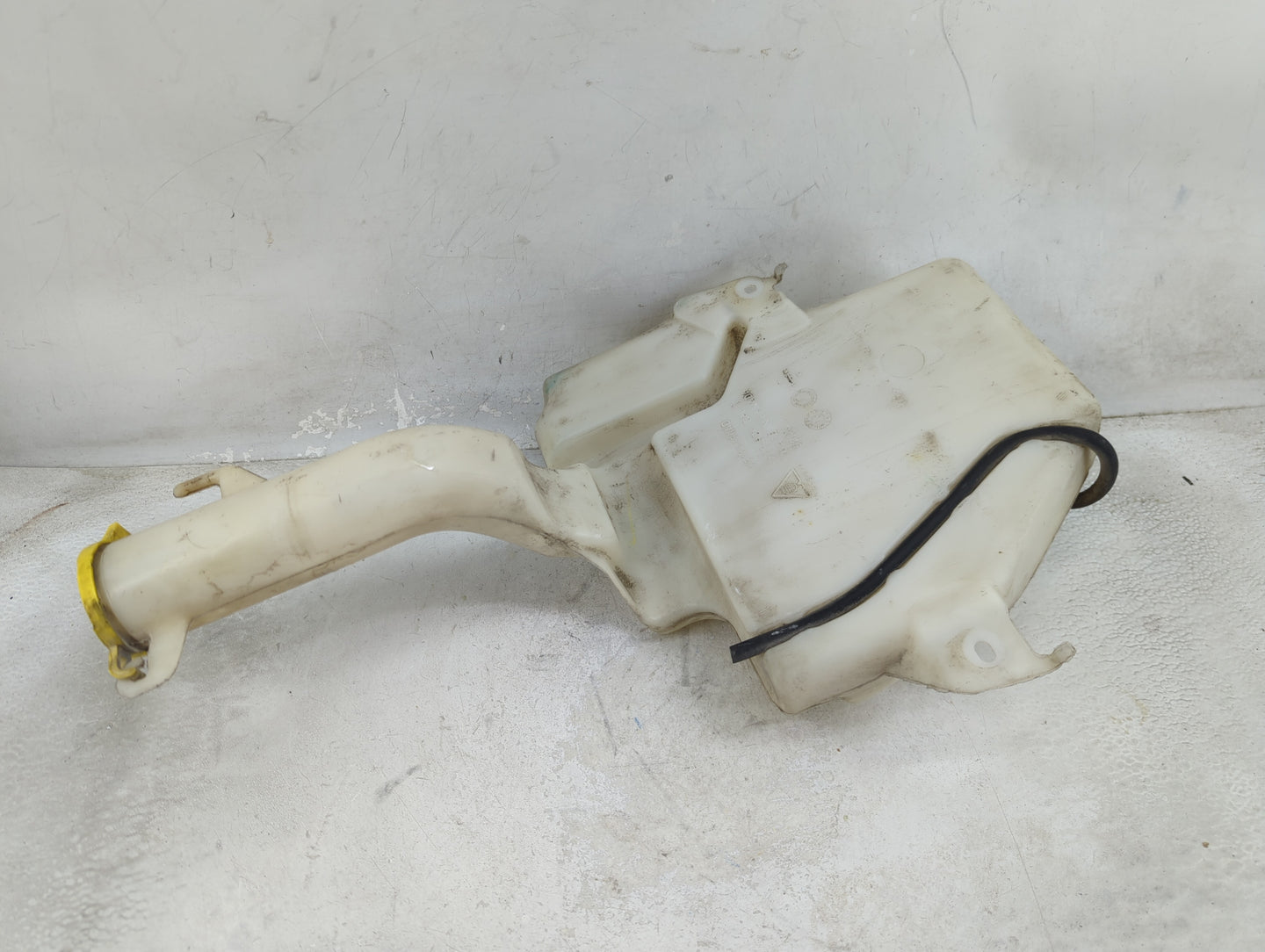 Dodge Caravan Windshield Washer Fluid Reservoir Bottle Oem 1459441 - Oemusedautoparts1.com