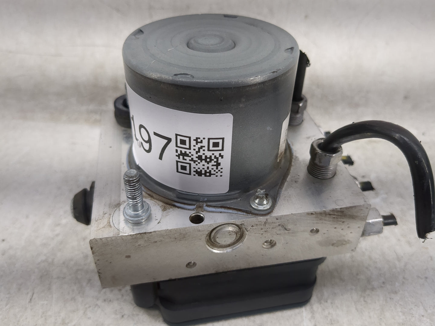 2016 Dodge Caravan ABS Pump Control Module Replacement P/N:68183803AC Fits Fits 2015 2017 2018 2019 2020 OEM Used Auto Parts