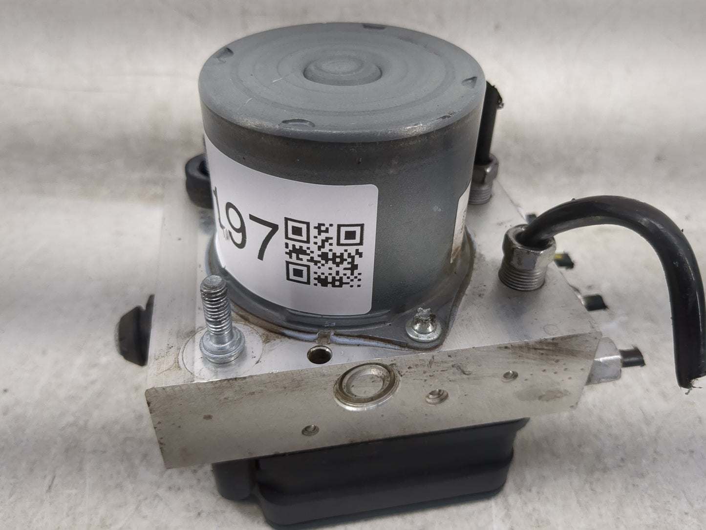 2016 Dodge Caravan ABS Pump Control Module Replacement P/N:68183803AC Fits Fits 2015 2017 2018 2019 2020 OEM Used Auto Parts