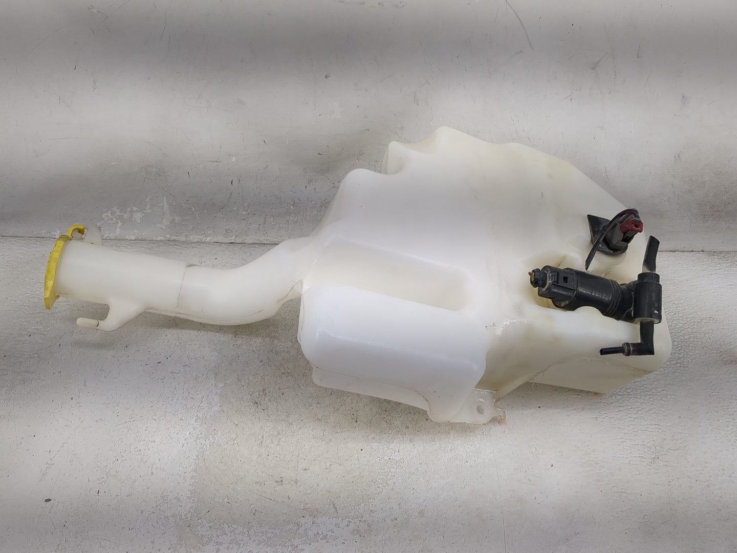 Dodge Caravan Windshield Washer Fluid Reservoir Bottle Oem 1477168 - Oemusedautoparts1.com