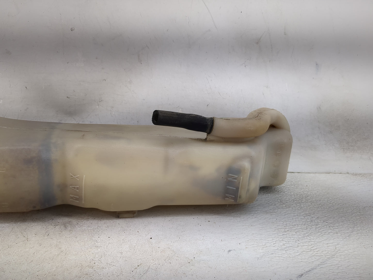 Dodge Caravan Windshield Washer Fluid Reservoir Bottle Oem 1477181 - Oemusedautoparts1.com