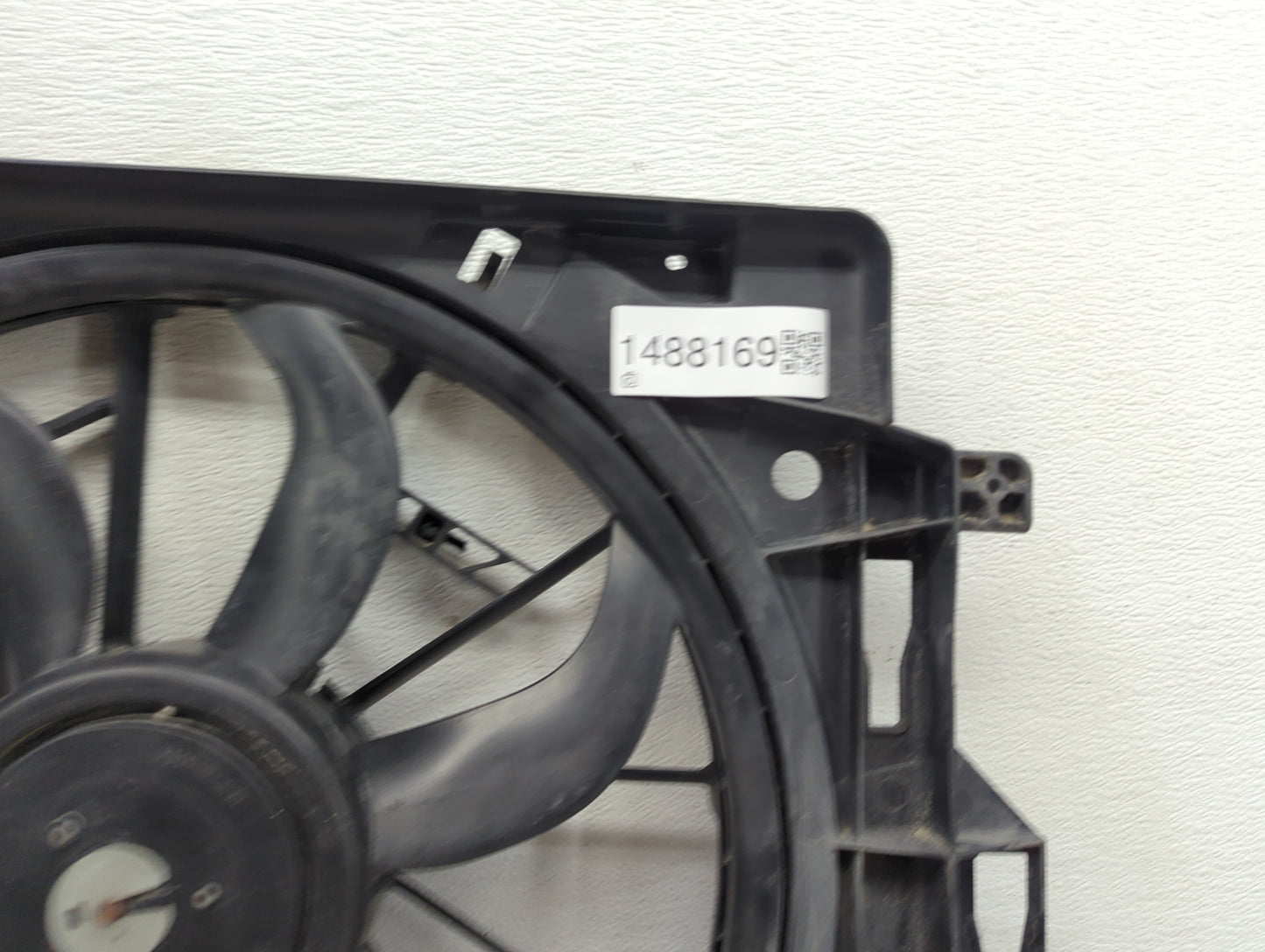 2016 Dodge Caravan Electric Radiator Cooling Fan Motor Assembly P/N:05005144AN T144AN31051318 Fits OEM Used Auto Parts - Oem