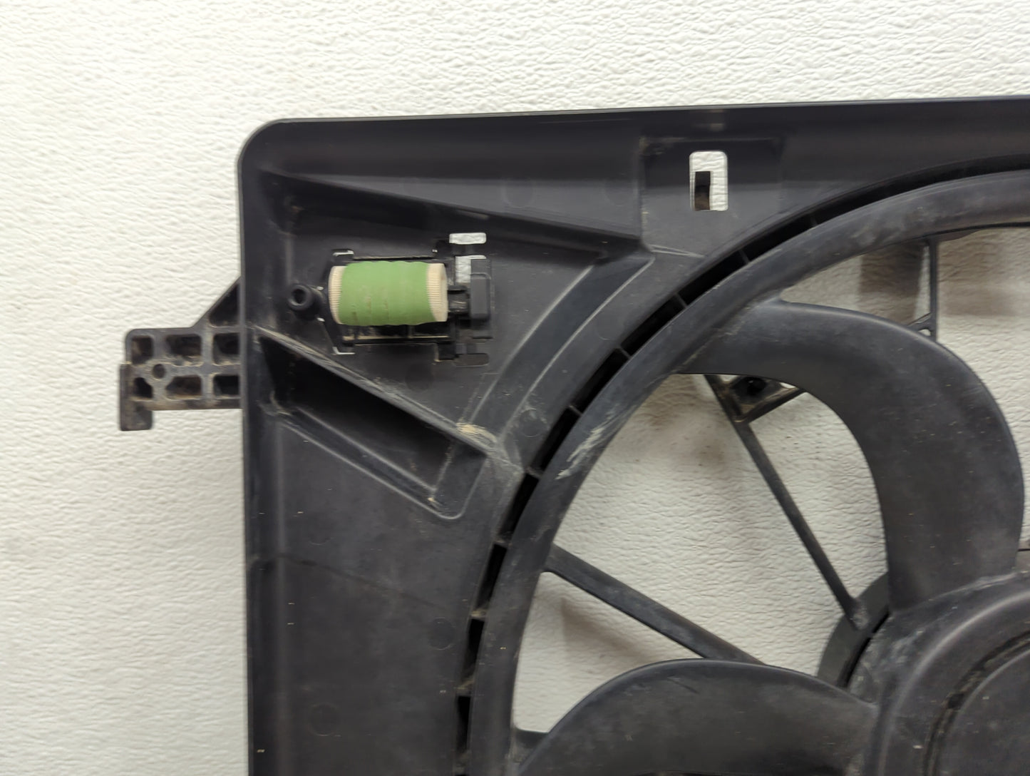 2016 Dodge Caravan Electric Radiator Cooling Fan Motor Assembly P/N:05005144AN T144AN31051318 Fits OEM Used Auto Parts - Oem