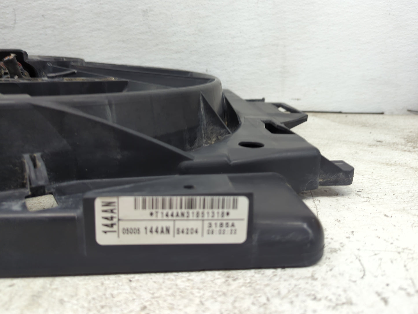 2016 Dodge Caravan Electric Radiator Cooling Fan Motor Assembly P/N:05005144AN T144AN31051318 Fits OEM Used Auto Parts - Oem