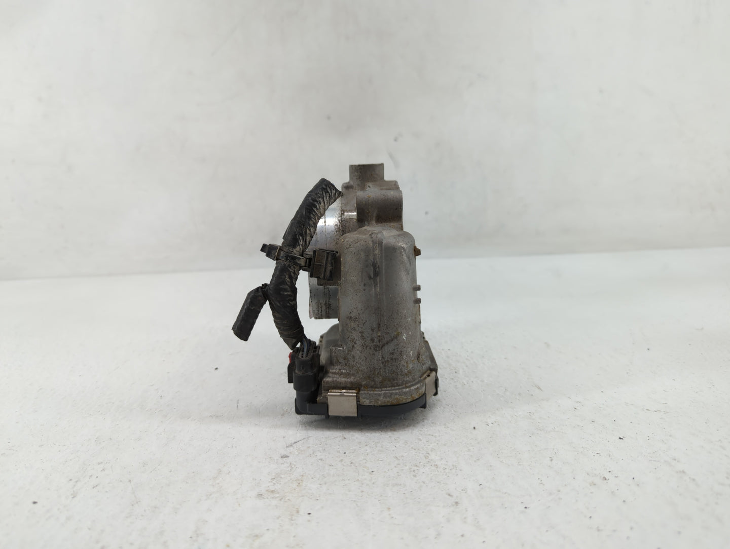 2016 Dodge Caravan Throttle Body P/N:05184349AC Fits Fits 2011 2012 2013 2014 2015 2017 2018 2019 2020 2021 2022 OEM Used Au