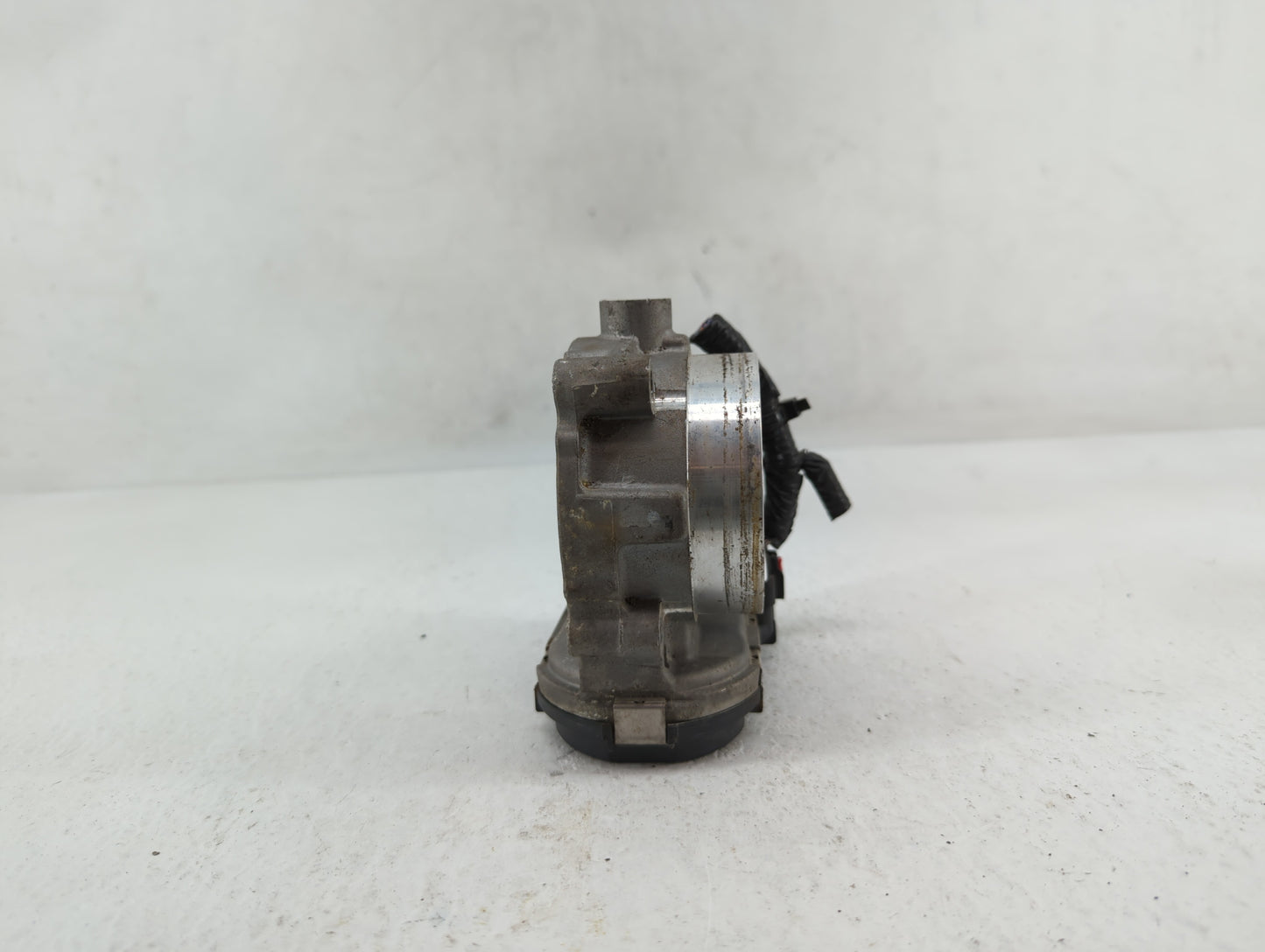 2016 Dodge Caravan Throttle Body P/N:05184349AC Fits Fits 2011 2012 2013 2014 2015 2017 2018 2019 2020 2021 2022 OEM Used Au