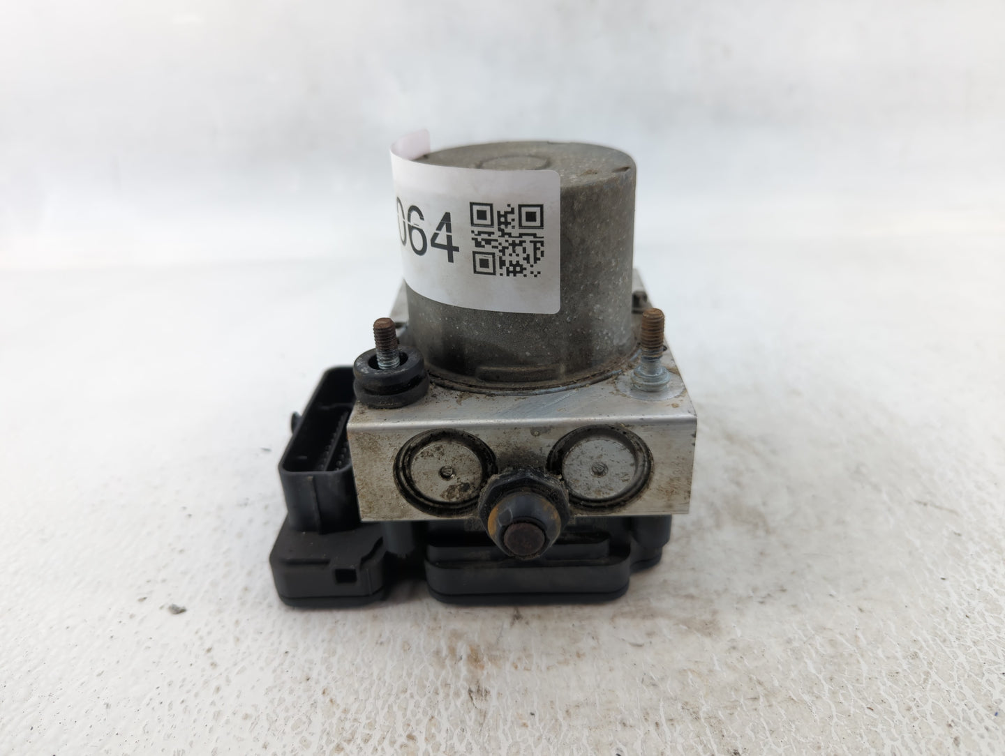 2016 Dodge Caravan ABS Pump Control Module Replacement P/N:68183803AC Fits Fits 2015 2017 2018 2019 2020 OEM Used Auto Parts