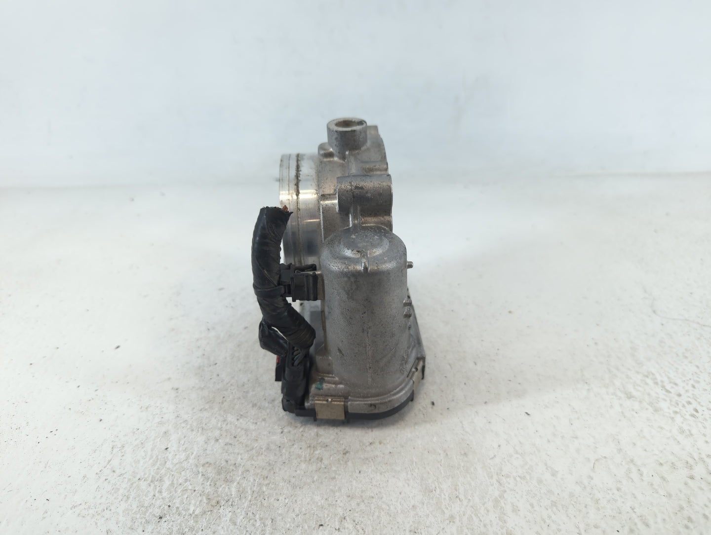 2016 Dodge Caravan Throttle Body P/N:05184349AC Fits Fits 2011 2012 2013 2014 2015 2017 2018 2019 2020 2021 2022 OEM Used Au