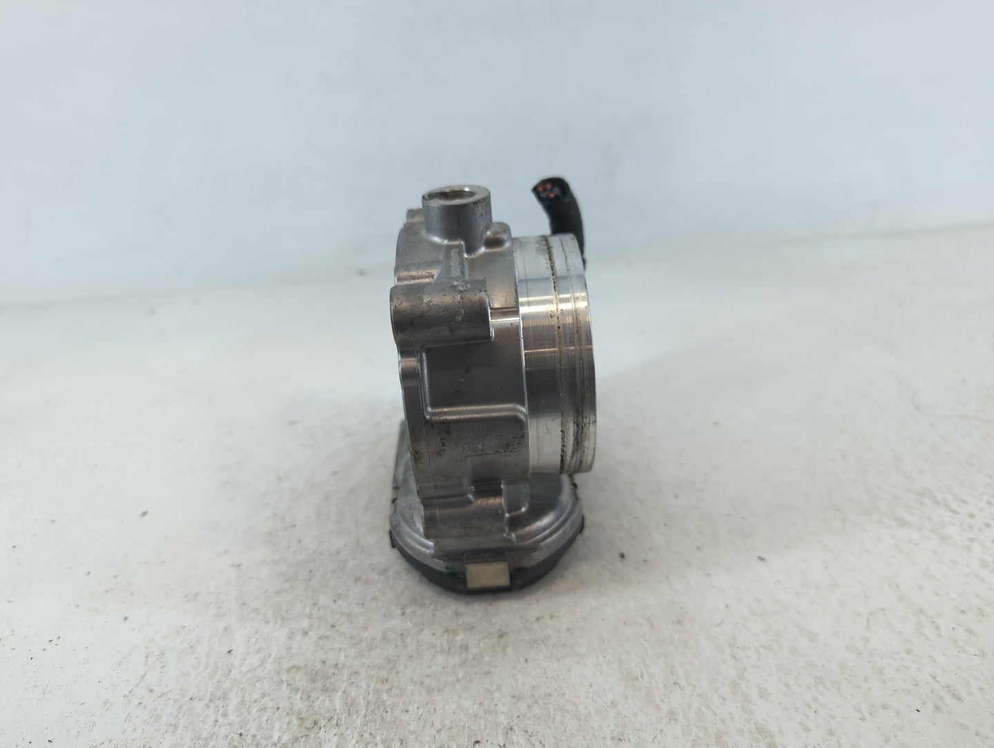 2016 Dodge Caravan Throttle Body P/N:05184349AC Fits Fits 2011 2012 2013 2014 2015 2017 2018 2019 2020 2021 2022 OEM Used Au