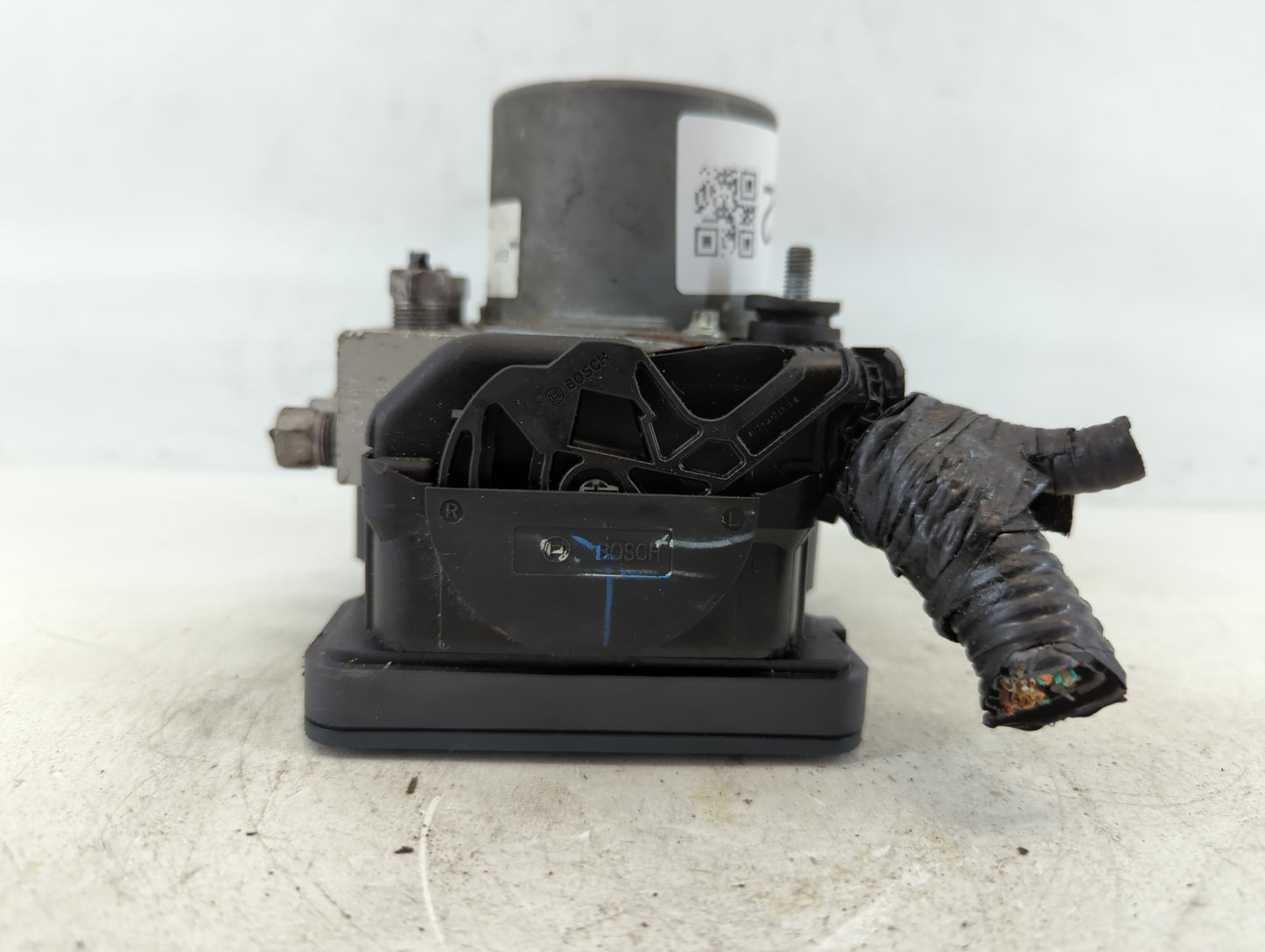 2016 Dodge Caravan ABS Pump Control Module Replacement P/N:P68183803AC Fits Fits 2015 2017 2018 2019 2020 OEM Used Auto Part