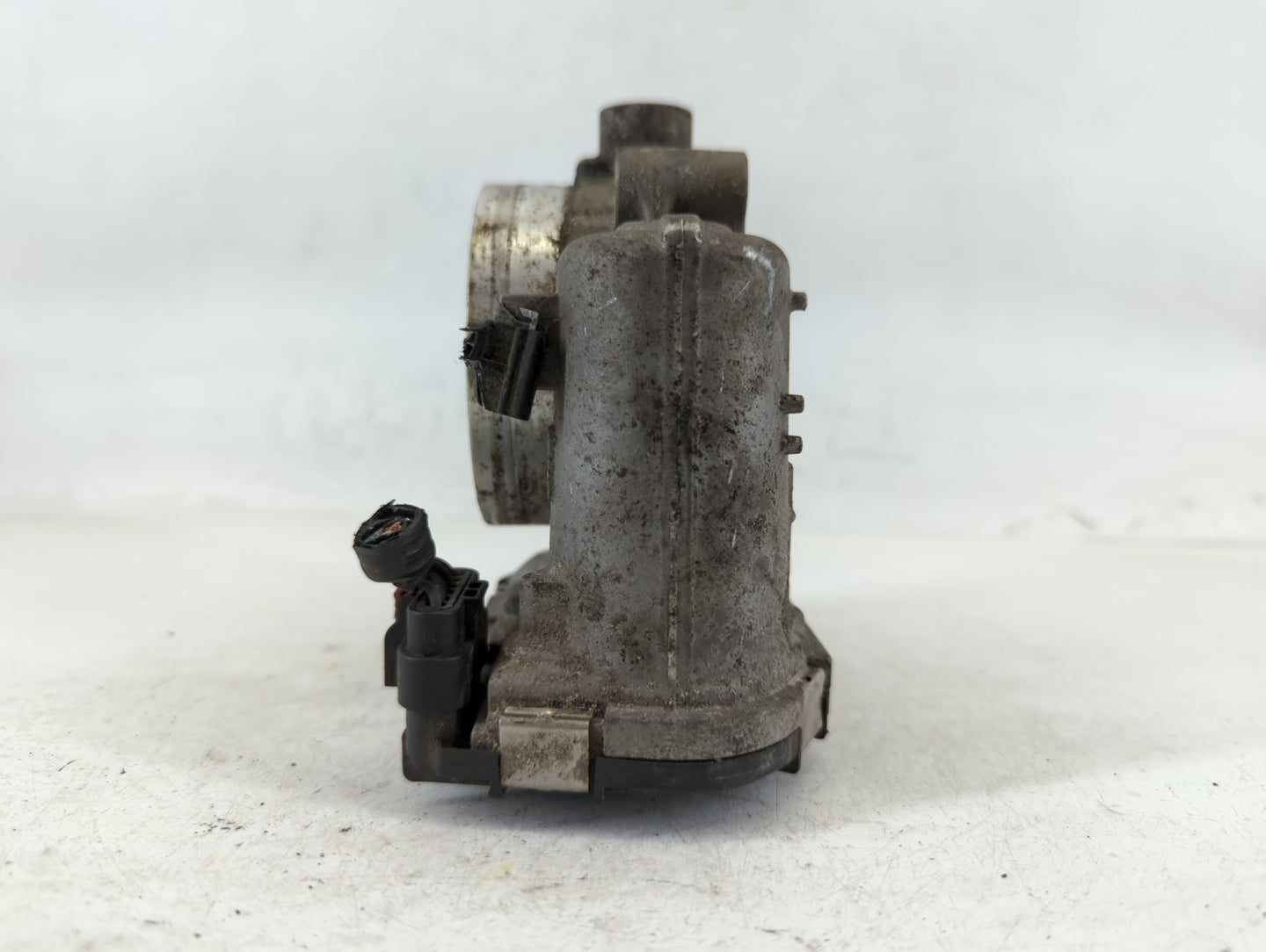 2016 Dodge Caravan Throttle Body P/N:05184349AC Fits Fits 2011 2012 2013 2014 2015 2017 2018 2019 2020 2021 2022 OEM Used Au