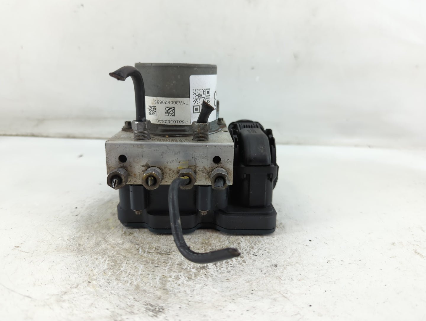2016 Dodge Caravan ABS Pump Control Module Replacement P/N:P68183803AC Fits Fits 2015 2017 2018 2019 2020 OEM Used Auto Part