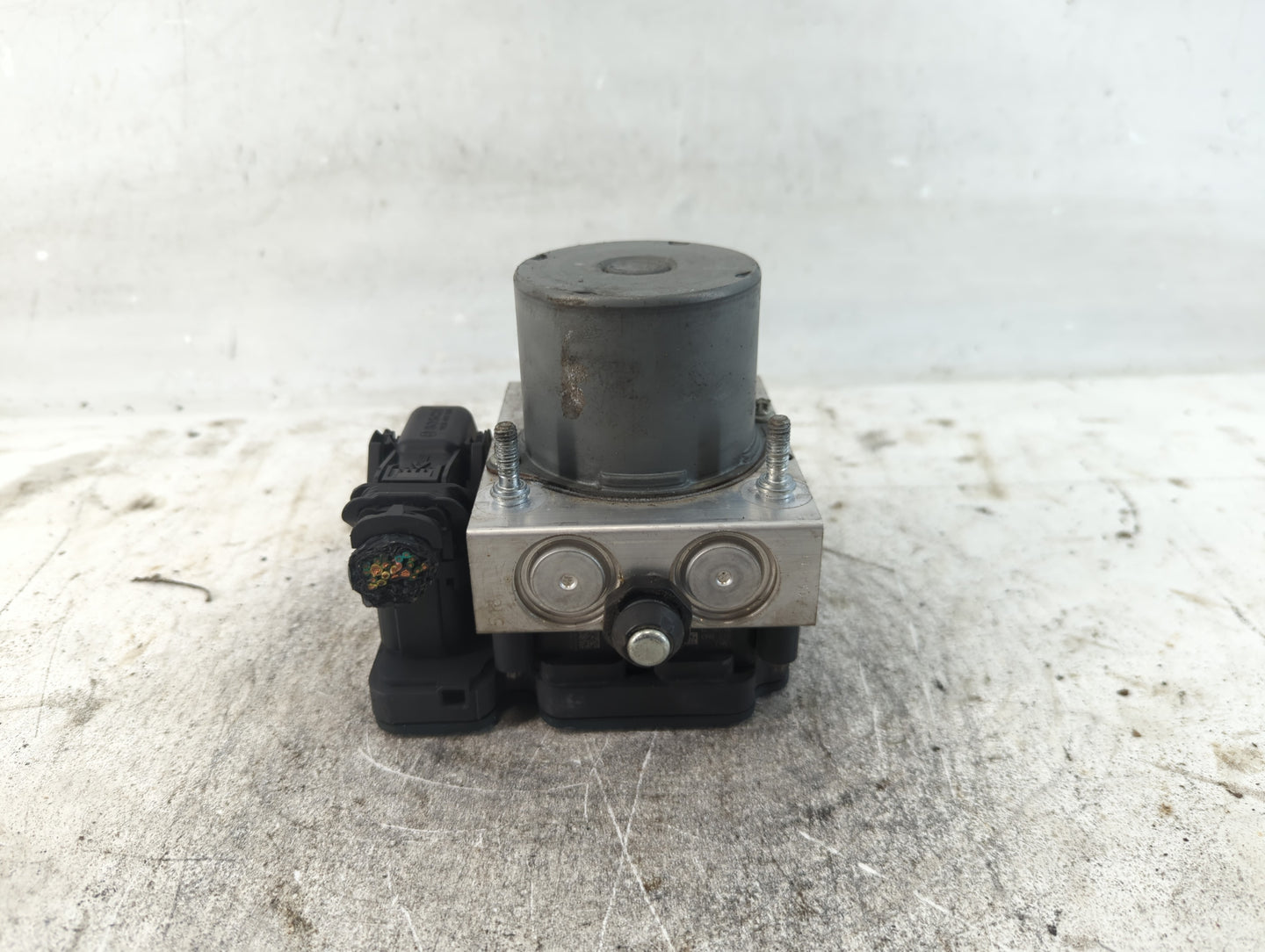 2016 Dodge Caravan ABS Pump Control Module Replacement P/N:P68183803AC Fits Fits 2015 2017 2018 2019 2020 OEM Used Auto Part