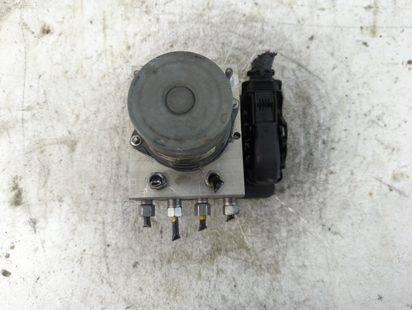 2016 Dodge Caravan ABS Pump Control Module Replacement P/N:68183803AC Fits Fits 2015 2017 2018 2019 2020 OEM Used Auto Parts