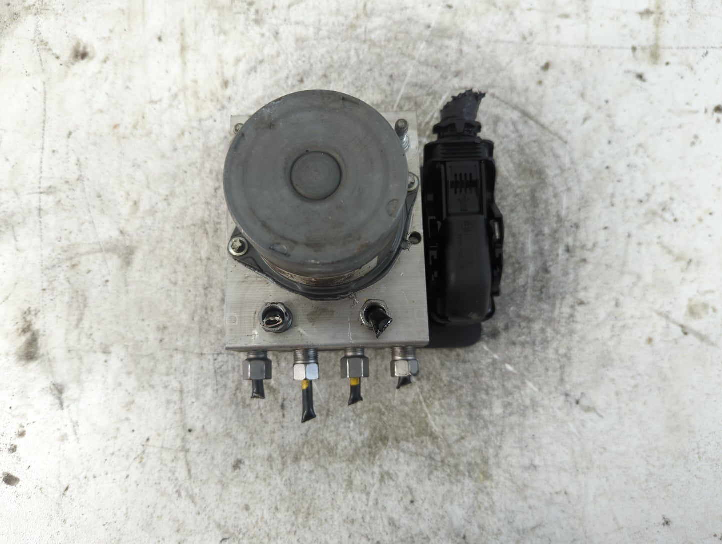 2016 Dodge Caravan ABS Pump Control Module Replacement P/N:68183803AC Fits Fits 2015 2017 2018 2019 2020 OEM Used Auto Parts