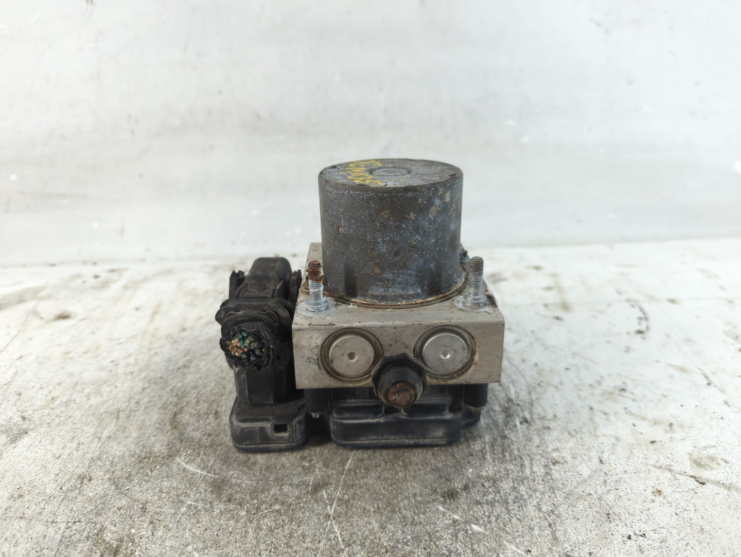 2016 Dodge Caravan ABS Pump Control Module Replacement P/N:P68183803AC Fits Fits 2015 2017 2018 2019 2020 OEM Used Auto Part