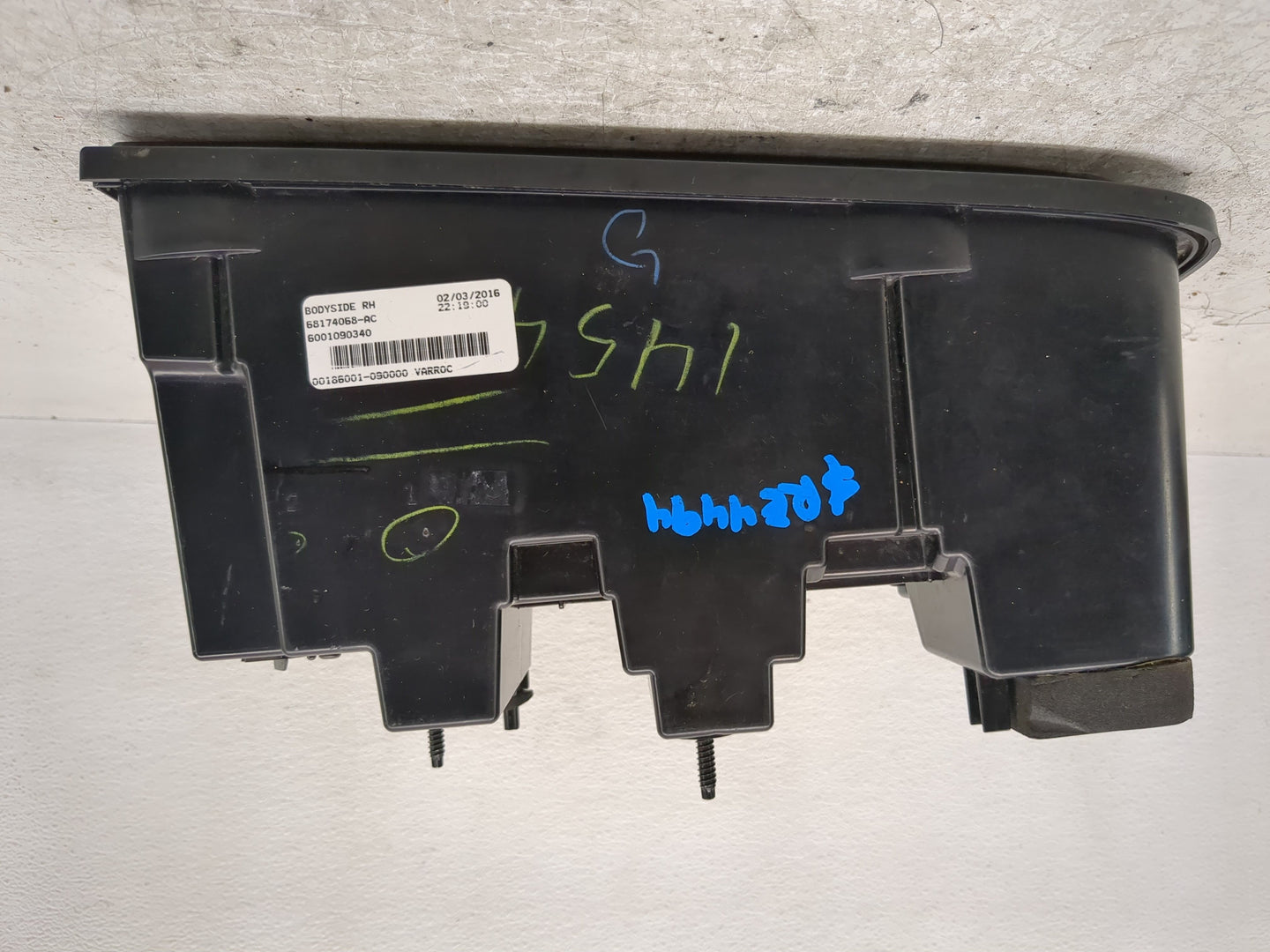 2015-2022 Dodge Challenger Tail Light Assembly Passenger Right OEM P/N:68174068-AC Fits OEM Used Auto Parts - Oemusedautopar