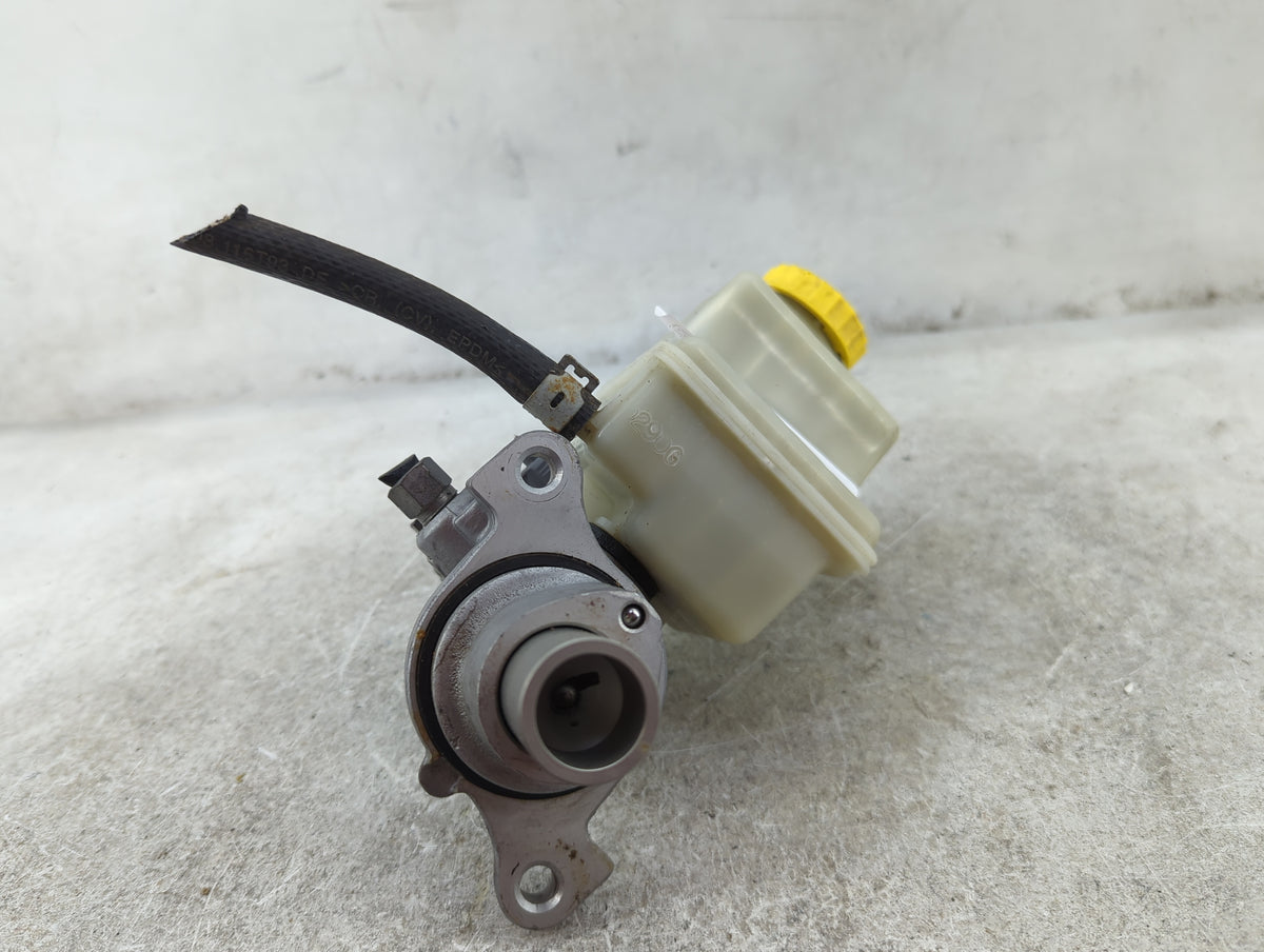 2008-2022 Dodge Challenger Brake Master Cylinder 1512022 - Oemusedautoparts1.com