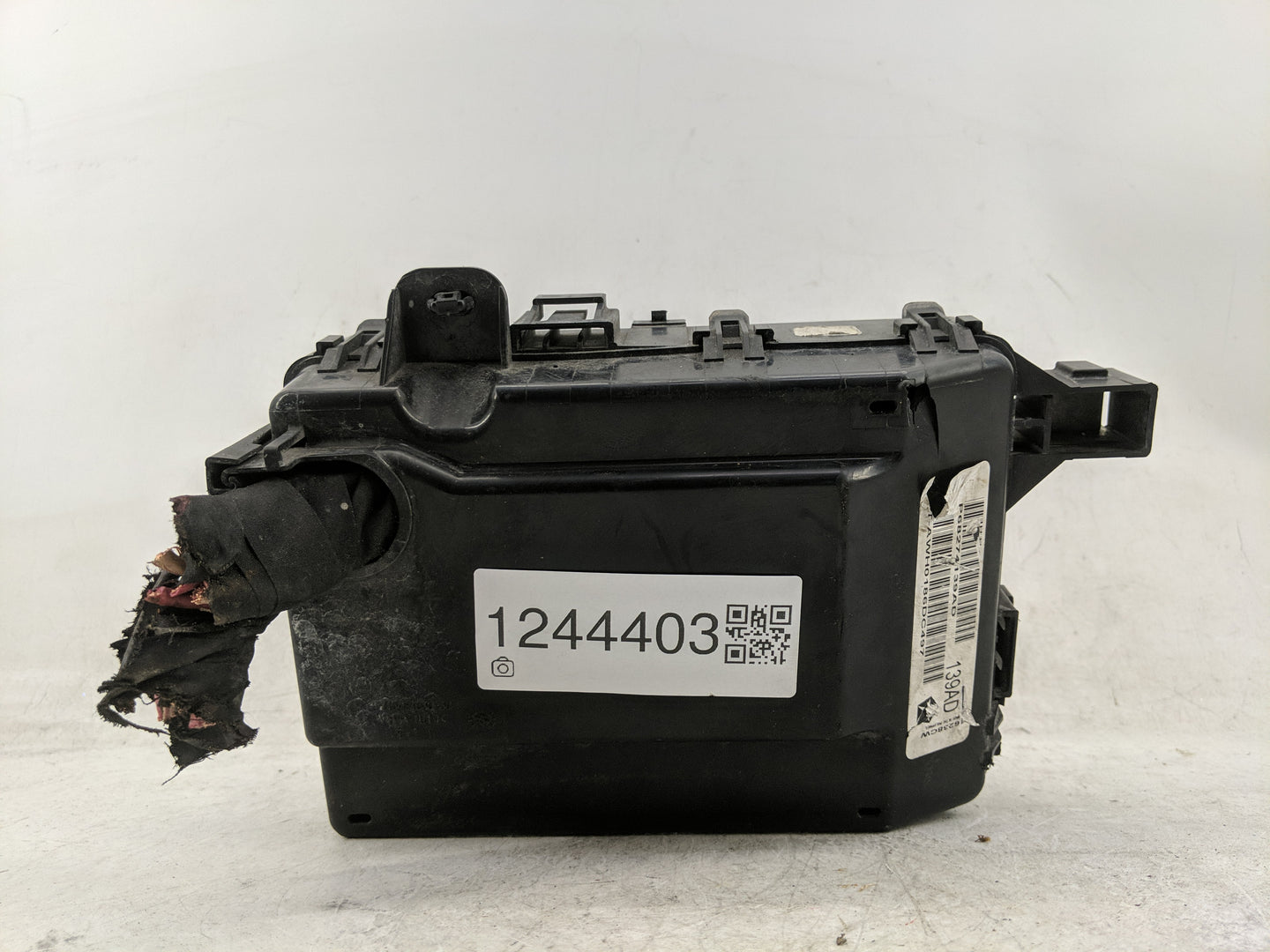 2015-2016 Dodge Charger Fusebox Fuse Box Panel Relay Module P/N:P68274139AD Fits Fits 2015 2016 OEM Used Auto Parts - Oemuse