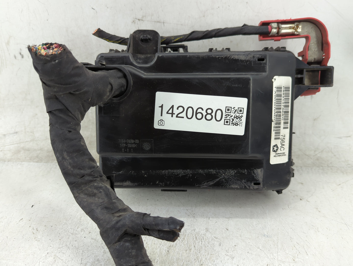 2015-2016 Dodge Charger Fusebox Fuse Box Panel Relay Module P/N:P68213756AC P68274139AD Fits Fits 2015 2016 OEM Used Auto Pa
