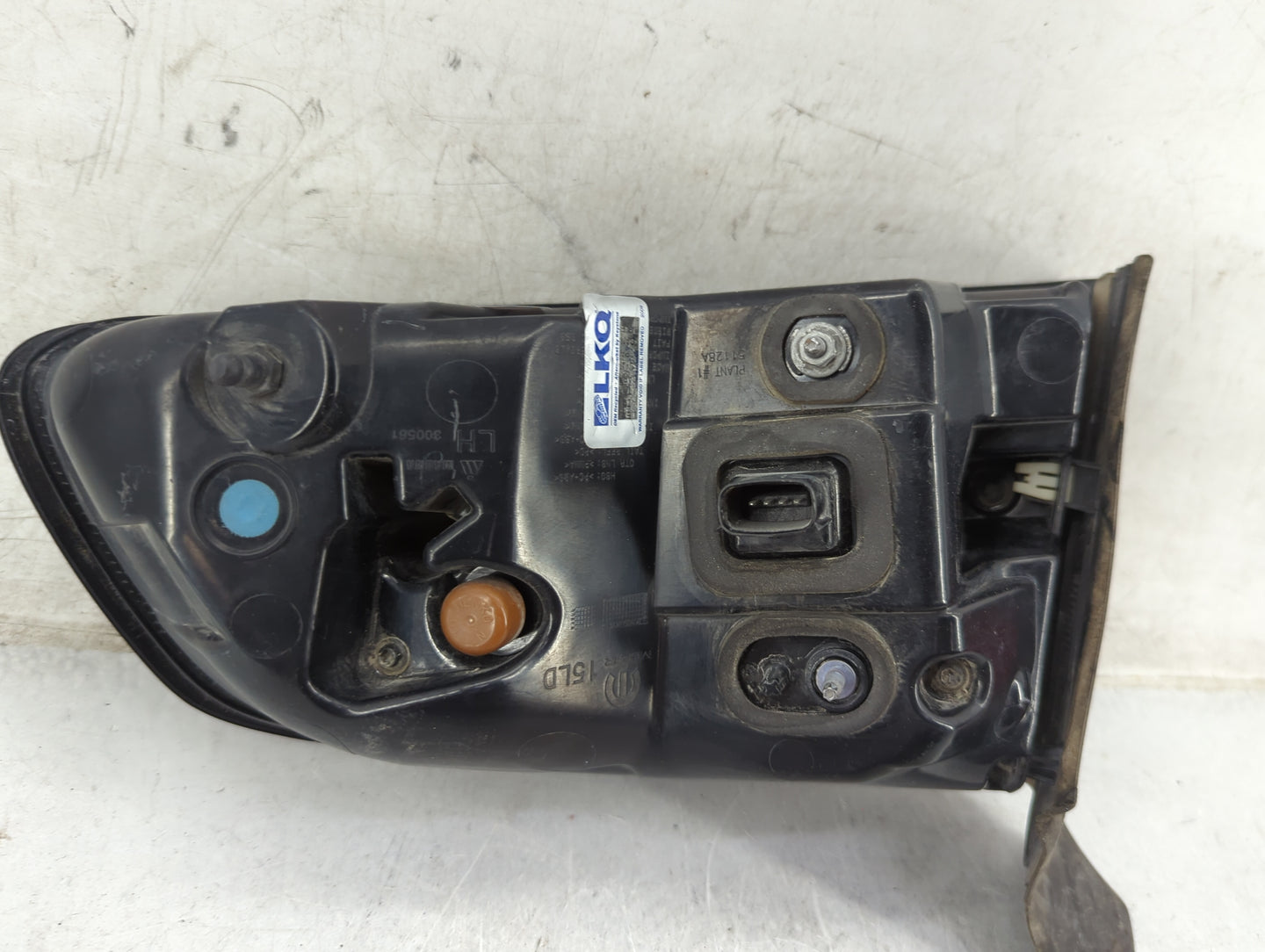 2016 Dodge Charger Driver Left Side Deck Lid Mounted Tail Light - Oemusedautoparts1.com