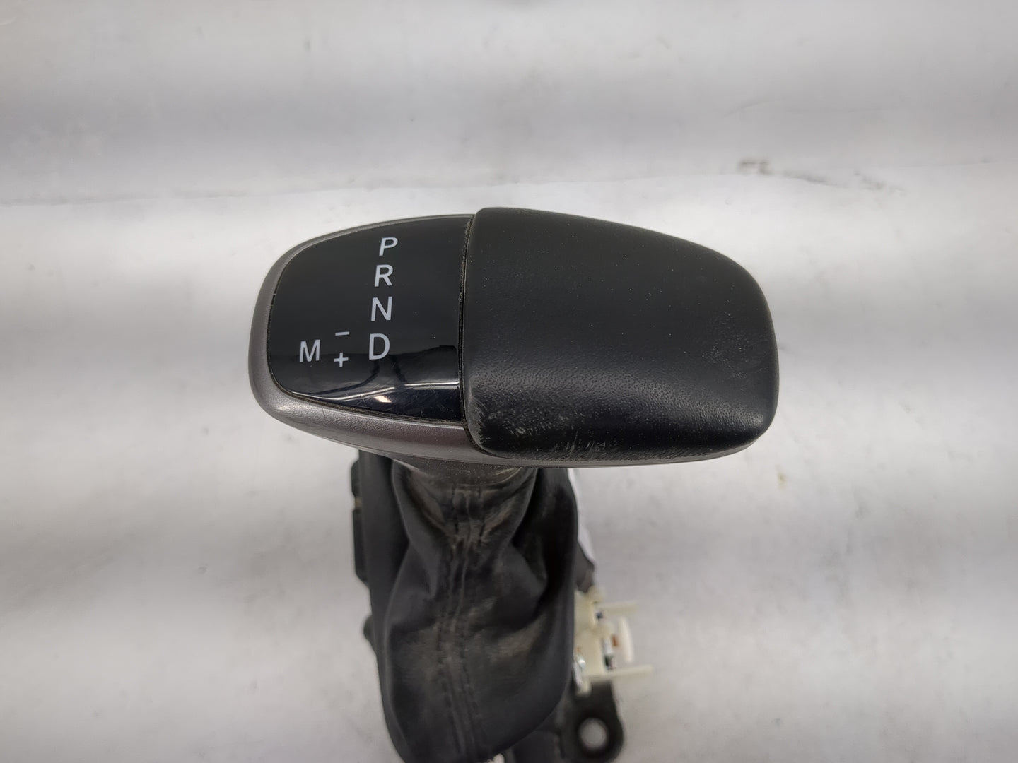 2016 Dodge Charger Floor Console Assembly Shifter - Oemusedautoparts1.com