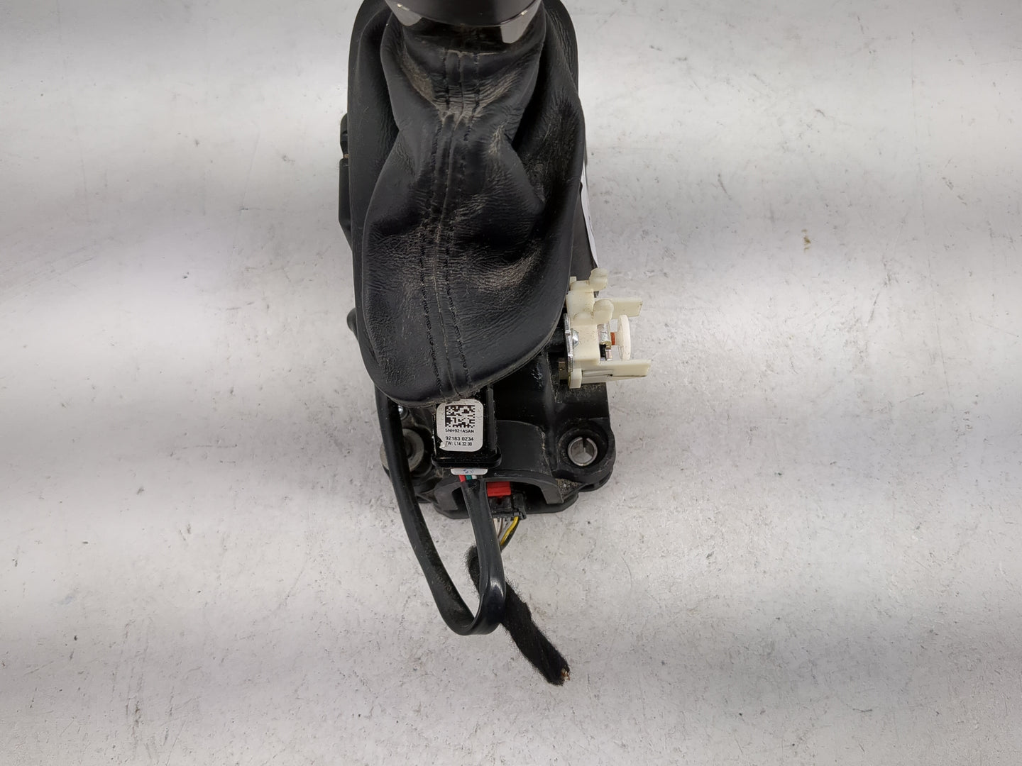 2016 Dodge Charger Floor Console Assembly Shifter - Oemusedautoparts1.com