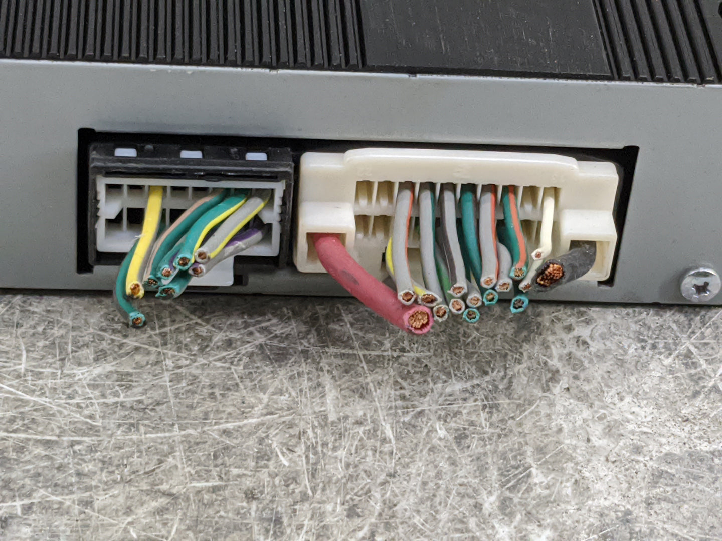 2015-2016 Dodge Charger Radio Speaker Amplifier - Oemusedautoparts1.com