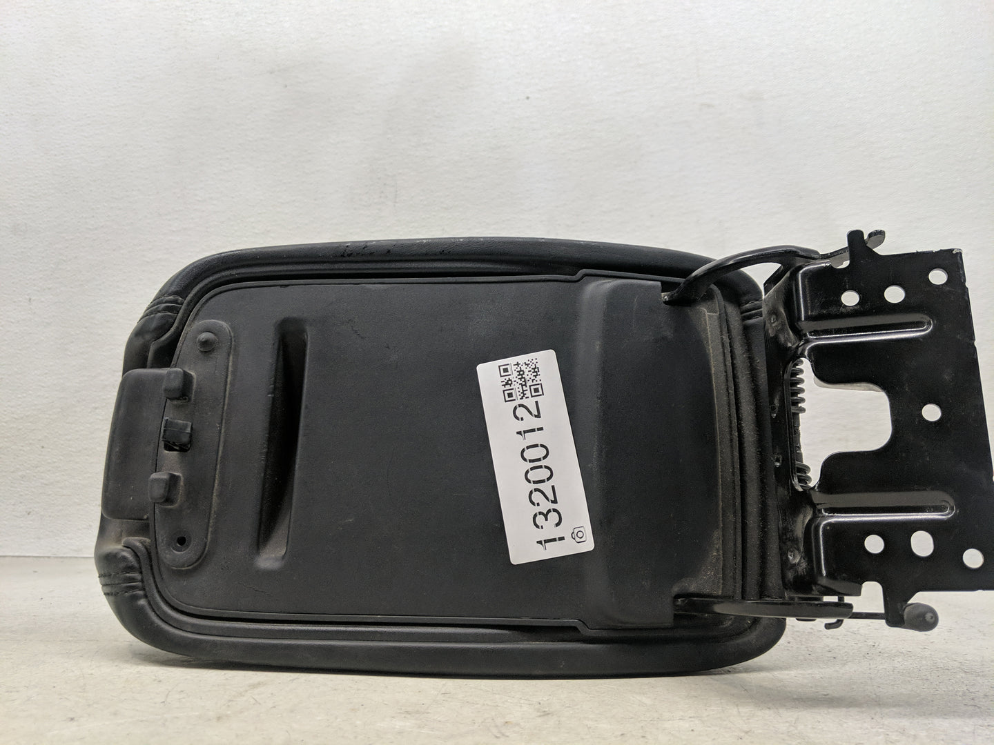 2016 Dodge Dart Center Console Armrest Cover Lid P/N:120054DX9AF Fits OEM Used Auto Parts - Oemusedautoparts1.com