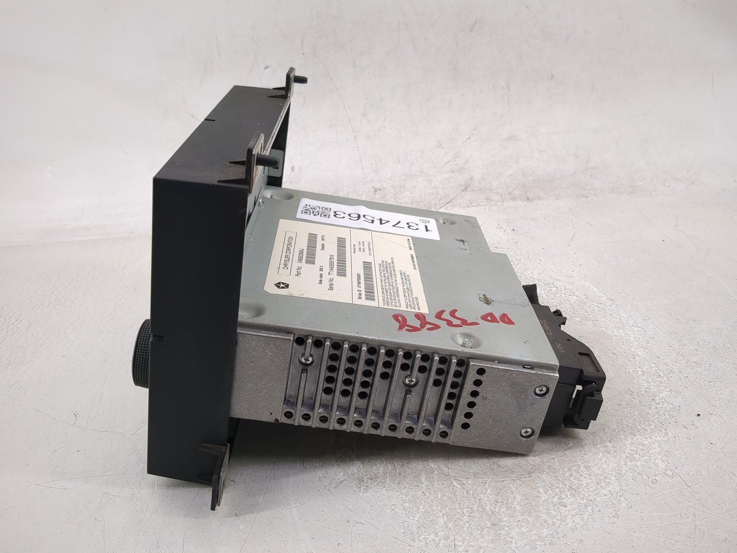 2015-2016 Dodge Dart Radio AM FM Cd Player Receiver Replacement P/N:04692356AJ Fits Fits 2015 2016 OEM Used Auto Parts - Oem