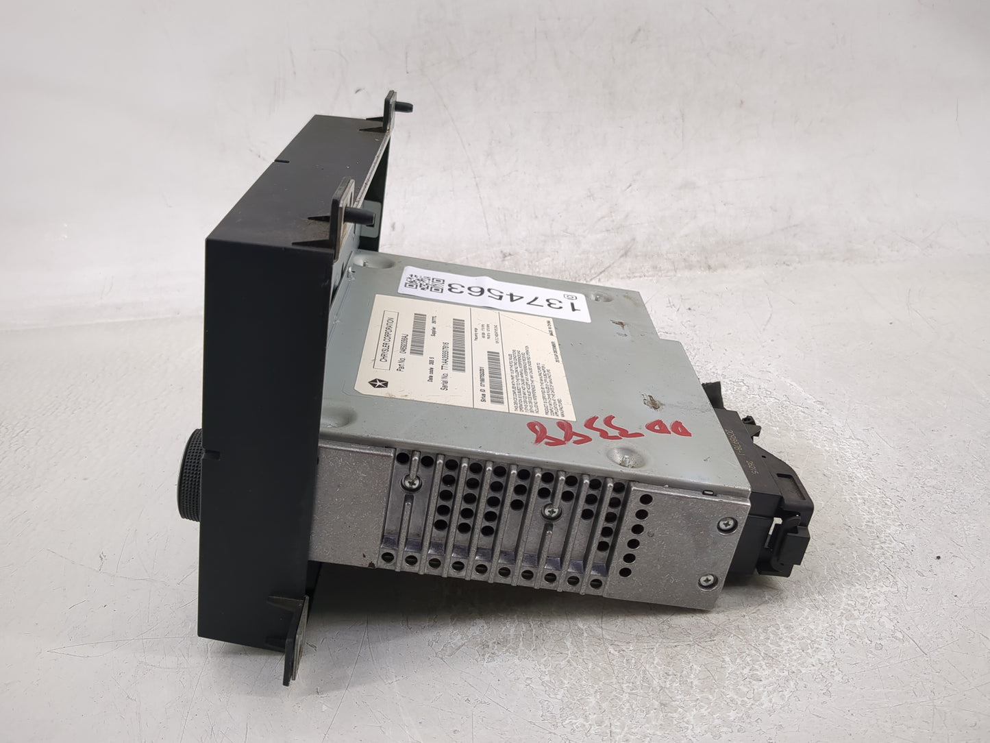 2015-2016 Dodge Dart Radio AM FM Cd Player Receiver Replacement P/N:04692356AJ Fits Fits 2015 2016 OEM Used Auto Parts - Oem