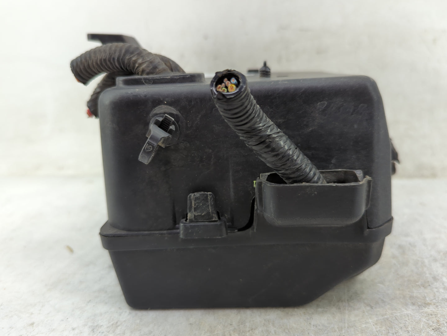 2015-2016 Dodge Dart Fusebox Fuse Box Panel Relay Module Fits Fits 2015 2016 OEM Used Auto Parts - Oemusedautoparts1.com