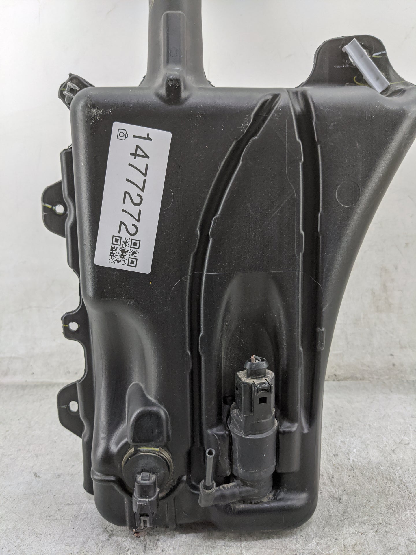2013-2016 Dodge Dart Windshield Washer Fluid Reservoir Bottle Oem 1477272 - Oemusedautoparts1.com