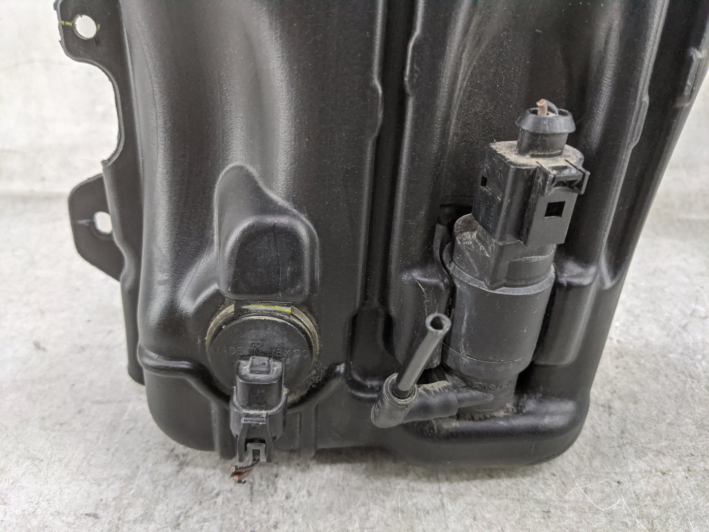 2013-2016 Dodge Dart Windshield Washer Fluid Reservoir Bottle Oem 1477272 - Oemusedautoparts1.com