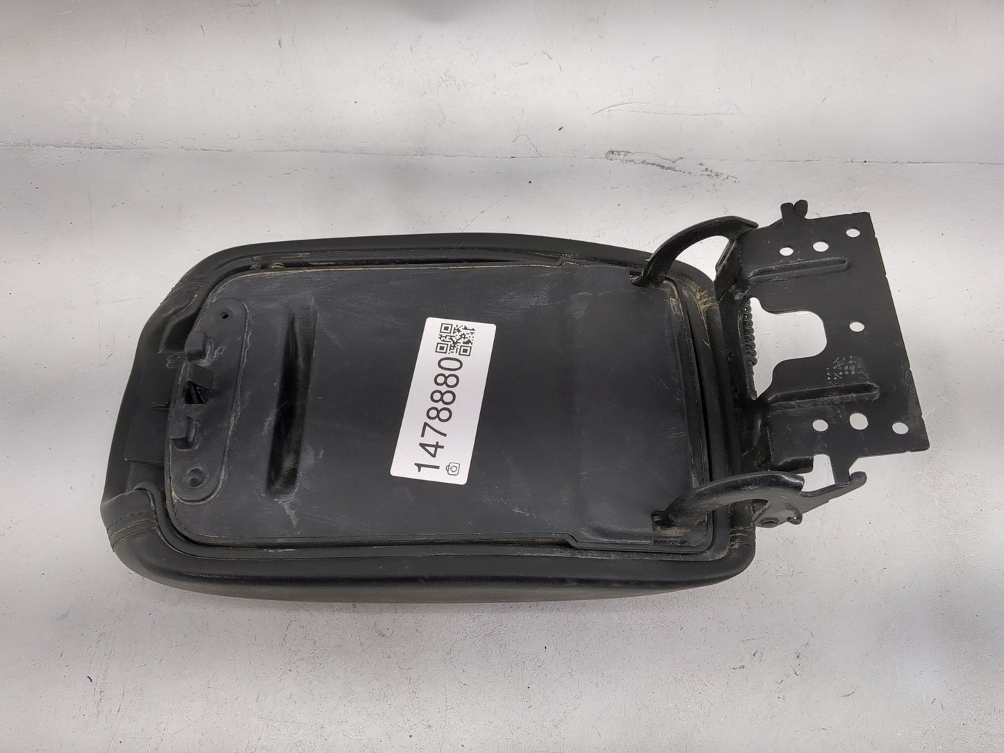 2016 Dodge Dart Center Console Armrest Cover Lid P/N:120054DX9AC Fits OEM Used Auto Parts - Oemusedautoparts1.com