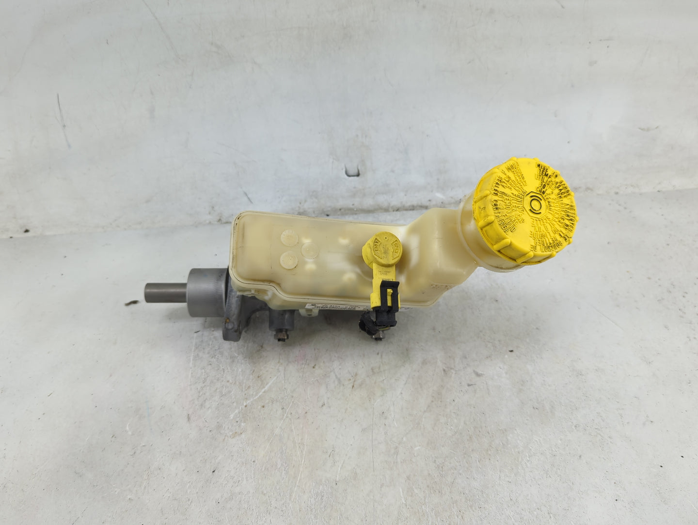 2013-2016 Dodge Dart Brake Master Cylinder 1490348 - Oemusedautoparts1.com