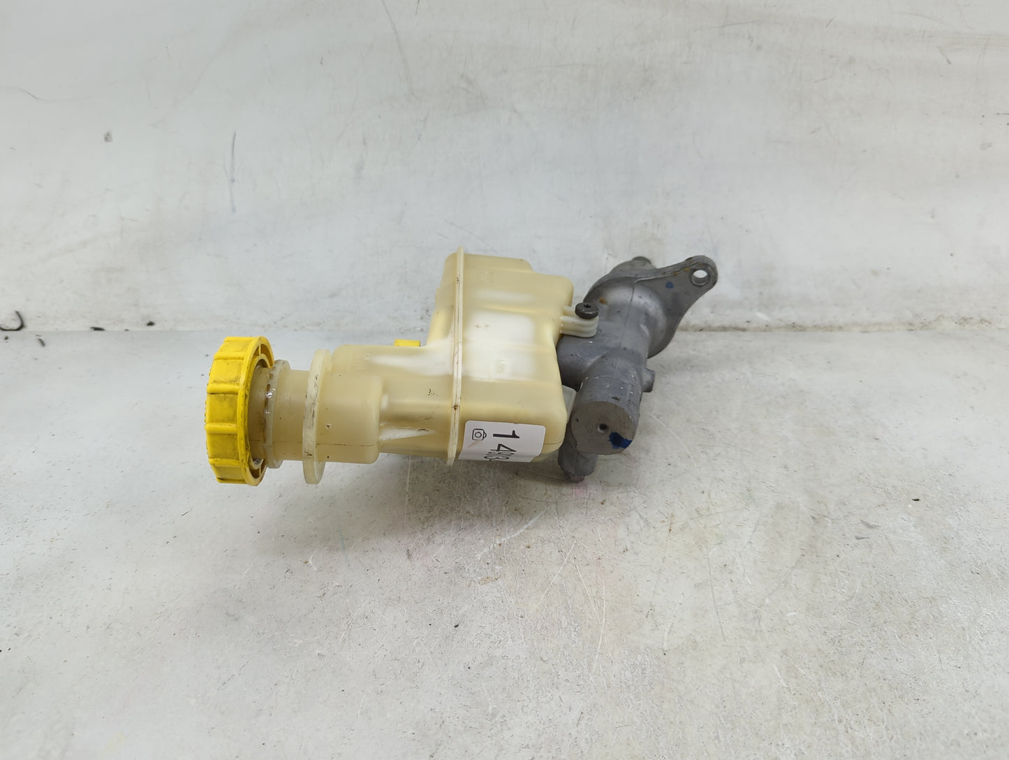 2013-2016 Dodge Dart Brake Master Cylinder 1490348 - Oemusedautoparts1.com