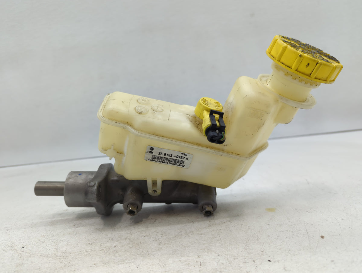 2013-2016 Dodge Dart Brake Master Cylinder 609981 - Oemusedautoparts1.com