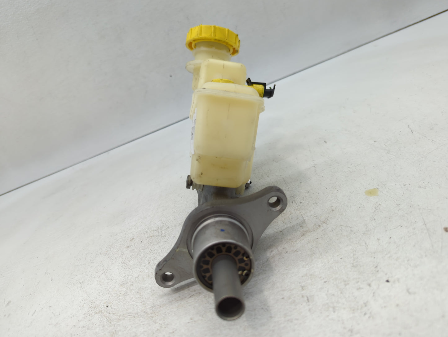 2013-2016 Dodge Dart Brake Master Cylinder - Oemusedautoparts1.com