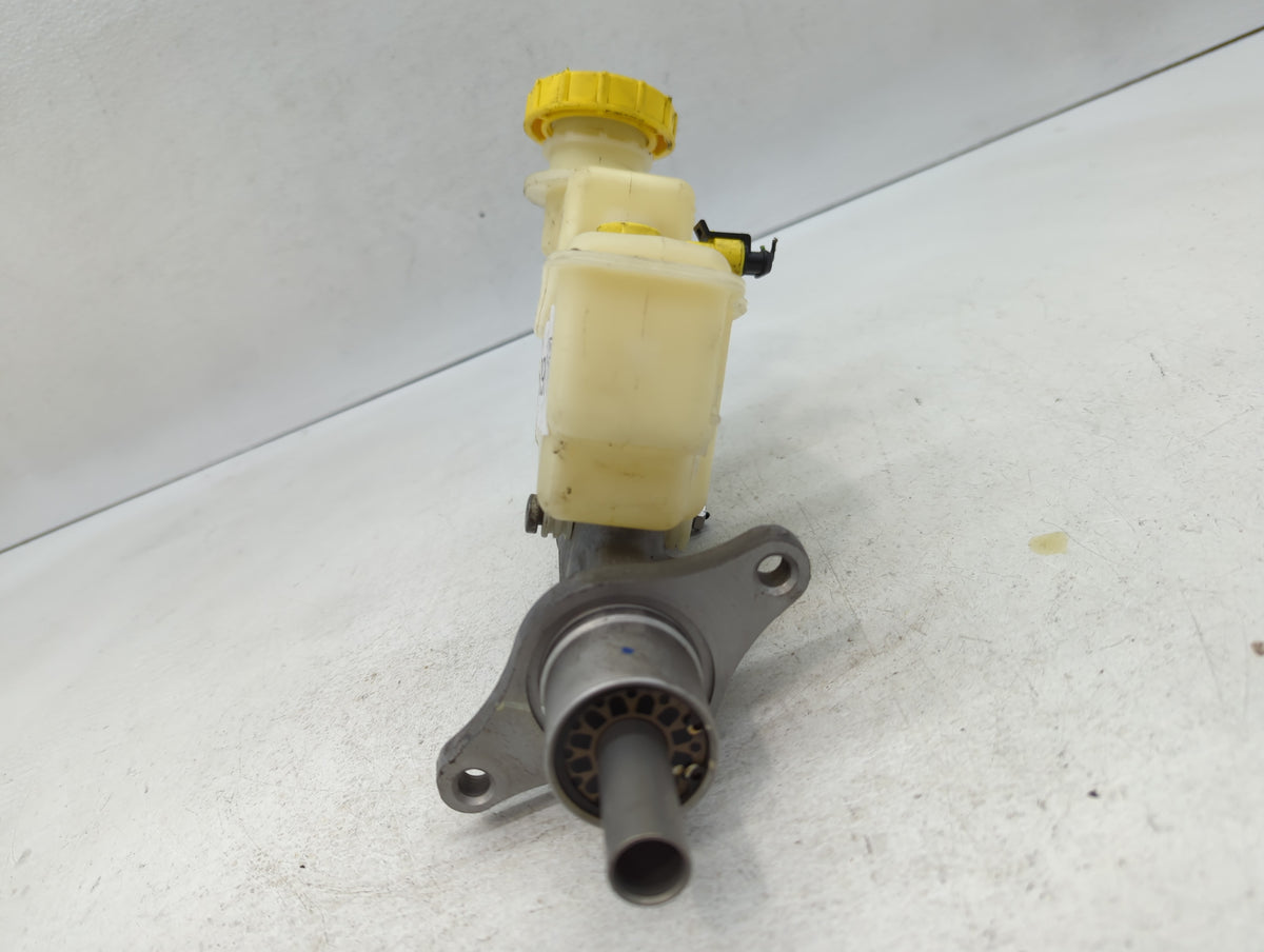 2013-2016 Dodge Dart Brake Master Cylinder 609981 - Oemusedautoparts1.com
