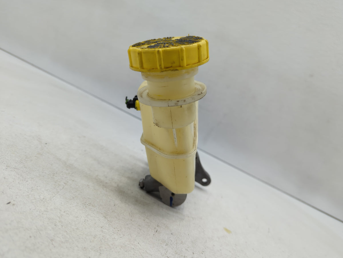 2013-2016 Dodge Dart Brake Master Cylinder 609981 - Oemusedautoparts1.com