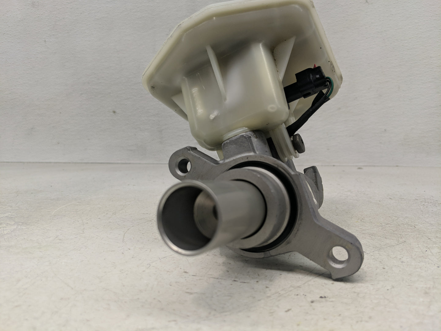 2016-2022 Dodge Durango Brake Master Cylinder 1312079 - Oemusedautoparts1.com