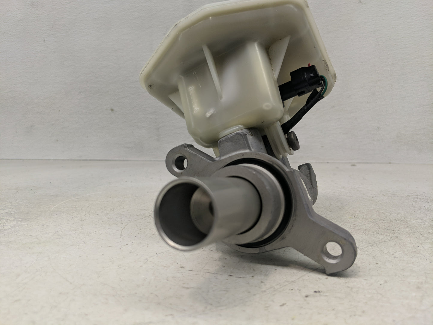 2016-2022 Dodge Durango Brake Master Cylinder 1312079 - Oemusedautoparts1.com