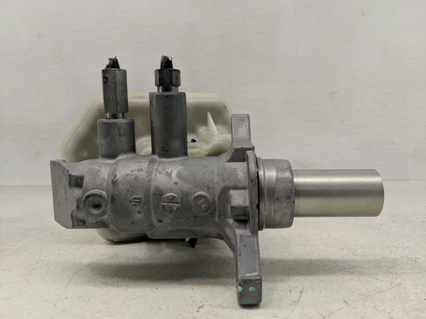 2016-2022 Dodge Durango Brake Master Cylinder 1312079 - Oemusedautoparts1.com